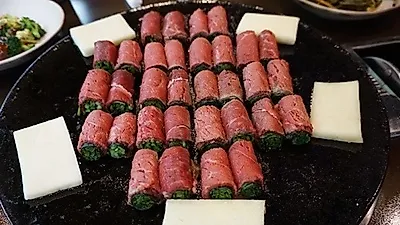 시원한 여름 여행으로 파주여행 ... 헤이리 맛집으로 떠오른 청주맛집, '삼고집' 고기말이