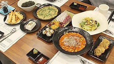 강릉 주문진 맛집 '신대게나라' 대게와 제철 해산물 등 푸짐한 상차림 제공