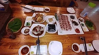제주도맛집 '물질하는소나이' 자연산 고기로 싱싱한 활어와 해산물을 즐길 수 있어 여행객들에게 인기