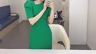 주시은 아나운서, 초록 원피스로 뽐낸 인형 미모