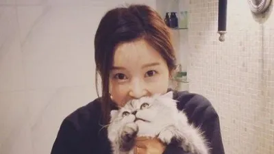 남규리, 인형처럼 얌전한 반려견 품에 안고 "앙 입술"