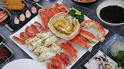 대게와 각종 해산물, 속초 맛집 '최대게'에서 함께 즐길 수 있어