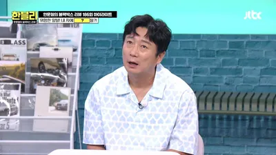 Han Moonchul's Dashcam Review: Property Damage Incident Involving a Drunk Person Causing a Disturbance on a Vehicle Hood