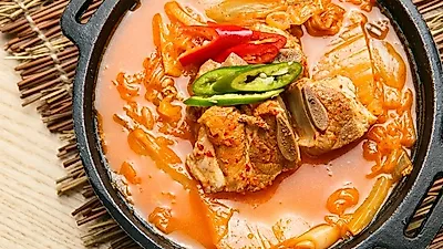 집에서 간편하게 만들 수 있는 꽁치 통조림 김치찌개 만드는 법