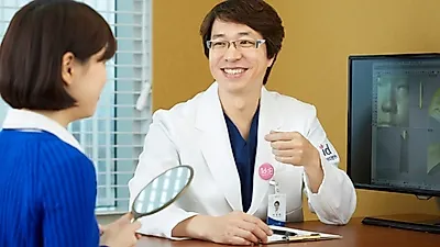 팔자주름, 늘어진 주름의 반대방향인 사선으로 당겨 개선 '팔자스마스리프팅'