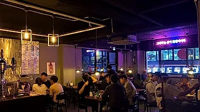 춘천 핫플레이스로 자리잡은 강대후문 술집 요리하는 작업실 NUEVO