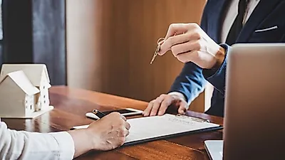 대여 잘하려면?  '렌트카' 가격보다  '자차보험' 가입여부  미리 검토해야...  '반납' 할 때 유의할 점은?