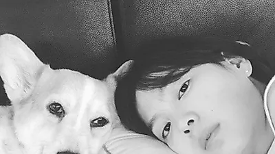 윤승아와 잘 생긴 반려견, "사진 찍어주는분 각도가 영..."
