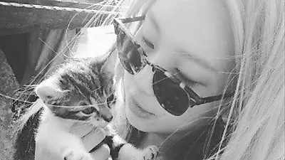 김진경, 고양이와 흑백 속 분위기 깡패 '시선강탈'