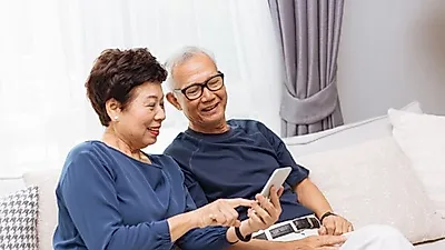 스마트 간병, 고령화 사회문제 해결할 '열쇠'로 각광…AI 비서부터 로봇 반려동물까지