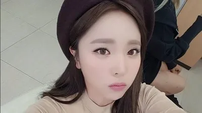 홍진영, 누드톤 티셔츠 입고 깜찍 셀프샷