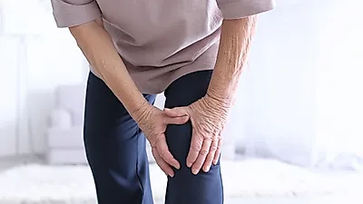 무릎에물찼을 때, '무릎통증원인' 그냥 넘어간다면?