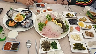 신선한 해산물 선보이며 45년 째 운영 중인 낙산·솔비치맛집 '금강산대게횟집'
