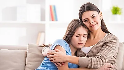 자녀를 과잉보호하는 '헬리콥터 양육' 그 특징과 영향은?