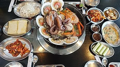 색다른 해천탕 메뉴로 인기를 끌고 있는 '탕의 신 홍대포' 속초점