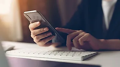 근로자도 쓸 수 있어,  내일배움카드 신청하고  배울 수 있는 것 다양해…  사회복지사·한국어교원자격증 외에도  어떤 종류 있을까