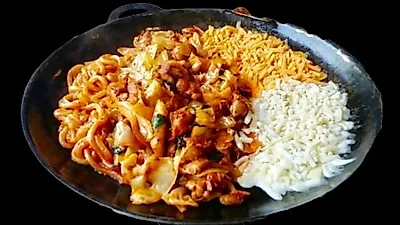 홍대 닭갈비 골목에서 세계인이 즐겨 찾는 '신미경 홍대닭갈비'  '50년 전통과 세계화된 맛'