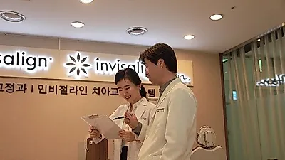계획대로 정밀하게 치아가 이동하도록 도와주는 치아교정,'인비절라인'