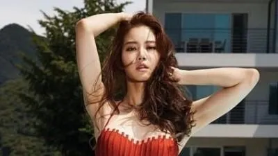 황승언, 레드 시스루 비키니 입은 채 '아찔'...몸매 깡패 맞네