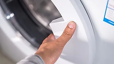 빨래에서 냄새가 난다면…'세탁기 청소' 방법과 세탁조 클리너 고르는 법은?