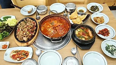 제주도 섭지코지와 성산일출봉 맛집, '기똥차네' 맛과 영양을 듬뿍 담은 향토음식점으로 인기