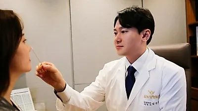 구축 코, 짧은 코, 휜 코 등 부작용으로 인한 코재수술, 전문의에게 충분한 상담 받아야