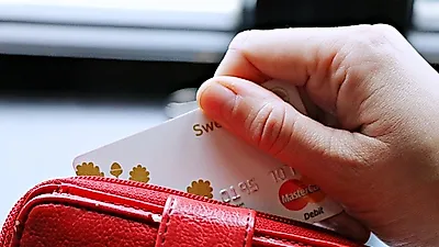 확실하게 알아보는   '신용카드 발급조건'은?…"직업 및 소득이 안정적이어야"