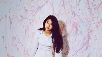 설현, 올 화이트룩에도 굴욕 없는 극세사 몸매 '심쿵'