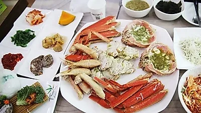 신선한 대게와 무제한 셀프바로 즐기는 식도락 코스, 속초 맛집 '비치대게직판장'
