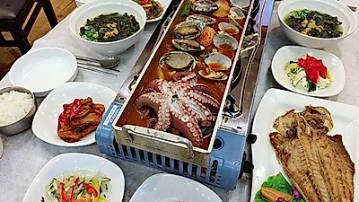 제주도 중문 맛집 '기원뚝배기' 전라도 엄마의 손맛과 정성 담은 문어해물통갈치조림 제공