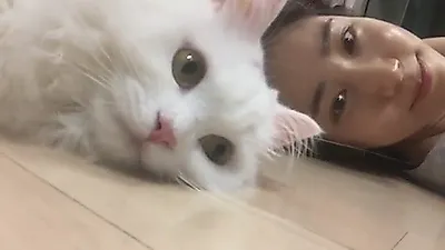 최희, 반려묘 공주와 수다 중 '힐링'