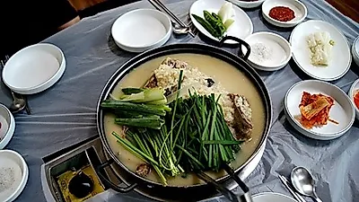 남이섬 맛집 '오리날다' 직접 길러낸 토종닭, 오리 이용한 보양식 제공