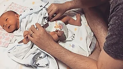 핀란드 페트리, 부인 대신 기저귀 갈고 책 읽고.. 아이의 예상 밖 얼굴에 부인 국적, 직업, 나이는?