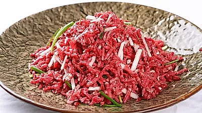 부드러운 식감과 고소한 맛으로 사랑 받는 육회비빔밥 만드는 법