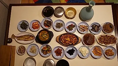 서울 시청 맛집 '처가집' 상다리 휘어지는 19찬 정식 맛볼 수 있어 