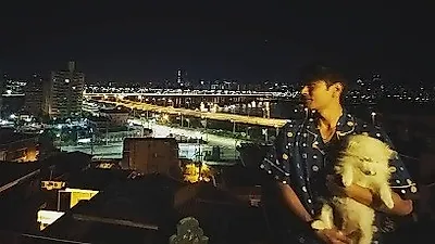 이이경, 강아지 안고 야경을 배경으로 운치있게 '멋쟁이'