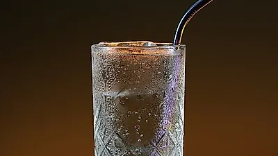 [생활정보]  '음료수 마시고 싶은데 살빼야 한다면'  설탕 가득한 소다 대신 마시는  탄산수의 다양한 효능