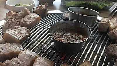 함덕해수욕장 근처, '월정리 맛집' 흑돼지의 매력을 느낄 수 있는 '도민상회 월정점'