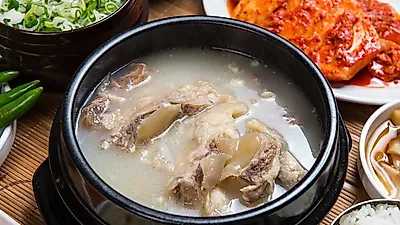 뼈를 튼튼하게 해주는 등 다양한 효능이 있는 도가니탕 만드는 법