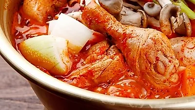'고기와 해산물의 만남?' 꽃게닭볶음탕 맛집 어디?...위치+가격은?