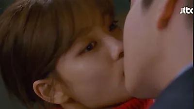'일단 뜨겁게 청소하라' 키스신 후 김유정 허리아플까 도닥여주는 윤균상·김유정 키차이 "스윗 폭발"