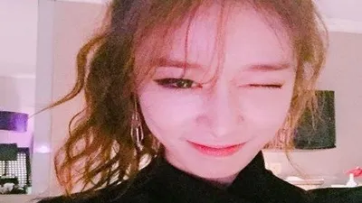 이동건 결별 지연, 상큼 윙크 인증샷....'바비인형?'