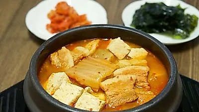 [집에서간단한요리] 한국인이 가장 사랑하는 음식! '돼지고기김치찌개'…황금레시피는?
