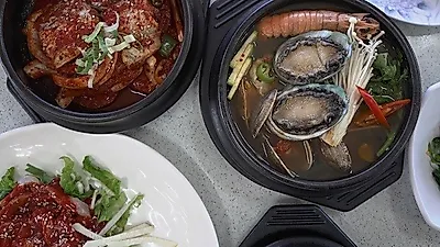 제주공항 근처 신선한 제주도해산물 맛보러 가볼만한 곳. 용두암 맛집 '용두암 바당회국수'