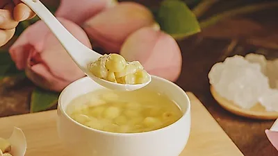 '임금의 반찬' 연자육,  체내 독소 빼주는 것으로  소문..  색깔 달라지면  먹을 수 있는 연자육과  나쁜 연자육 구분할 수 있어