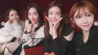 송가인 단독 콘서트 뒷모습? '의리녀들의 진한 우정' '홍자' '숙행' 등 셀카