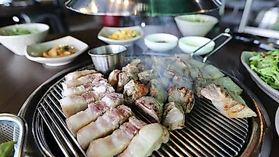 월정리맛집 '도민상회', 월정리해변 풍경과 흑돼지를 함께