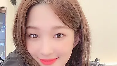 율희, 라붐 3년만에 탈퇴...인스타 보니 최민환 아들 재율이와 '럽스타그램' 눈길