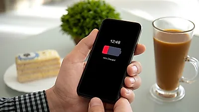 짧은 수명 가진  핸드폰 배터리,  잘못된 충전 방법 때문?…안 쓰는 어플 지우자