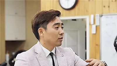 머리만지는사람 전강하 미용장의 "작은 미용실로 연봉 1억을 벌기"